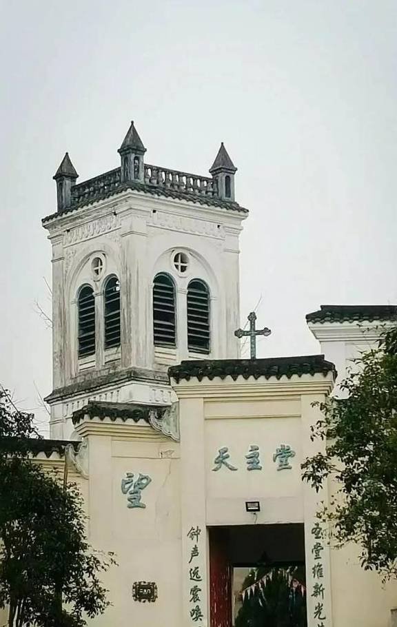 这里是重庆人打卡的地方，有山有水有美食，被称为网红城市后花园