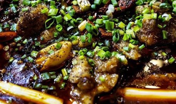 这里是重庆人打卡的地方，有山有水有美食，被称为网红城市后花园