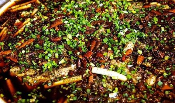 这里是重庆人打卡的地方，有山有水有美食，被称为网红城市后花园