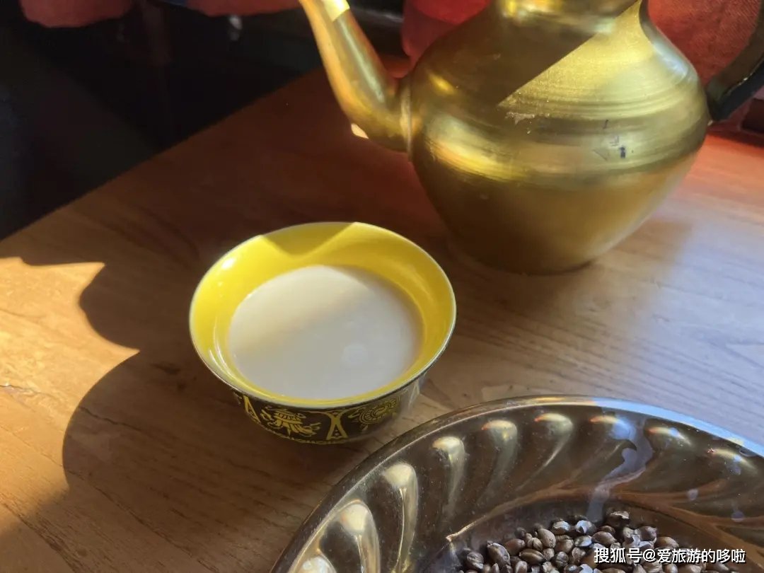 酥油茶、奶渣饼、牦牛酸奶,川西真的太太太好吃了! 酥油茶、奶渣饼、牦牛酸奶,川西真的太太太好吃了!