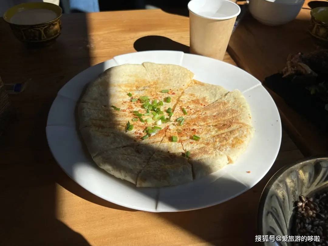 酥油茶、奶渣饼、牦牛酸奶,川西真的太太太好吃了! 酥油茶、奶渣饼、牦牛酸奶,川西真的太太太好吃了!