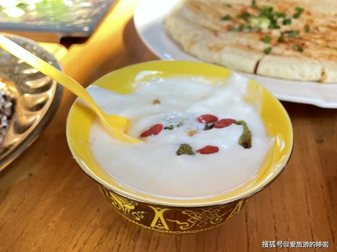 酥油茶、奶渣饼、牦牛酸奶,川西真的太太太好吃了! 酥油茶、奶渣饼、牦牛酸奶,川西真的太太太好吃了!