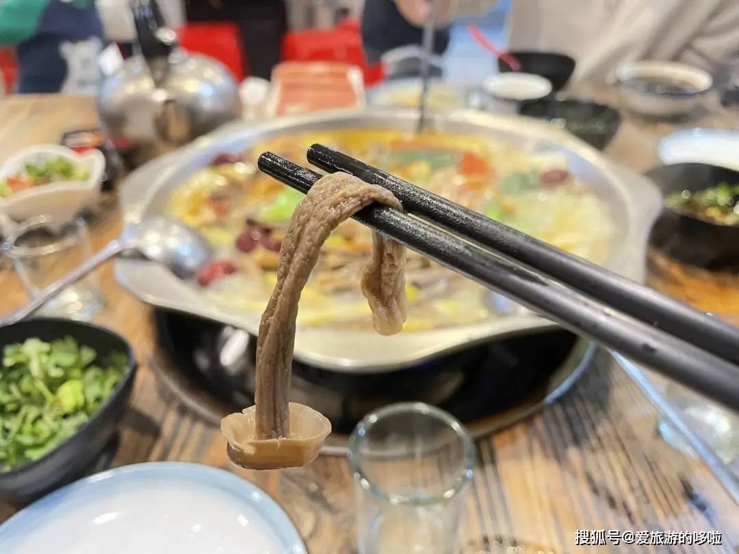 酥油茶、奶渣饼、牦牛酸奶,川西真的太太太好吃了! 酥油茶、奶渣饼、牦牛酸奶,川西真的太太太好吃了!