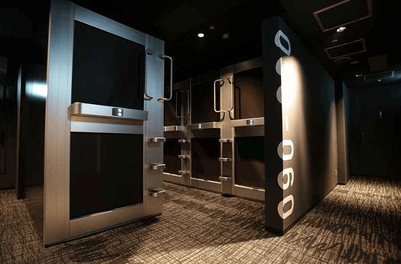 原创日本窄小的胶囊旅馆，为何备受年轻人喜欢？主要原因有三点