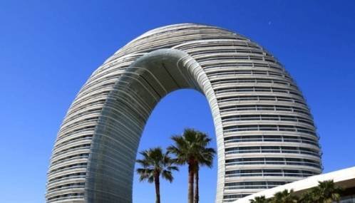 我国首家水上七星酒店，外形酷似马桶盖，却成为当地最奢华地标