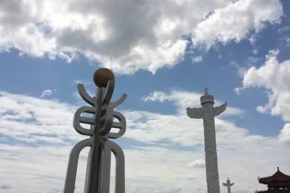 仅有一位男性的中国小镇，下午3点就睡觉，对面就是俄罗斯