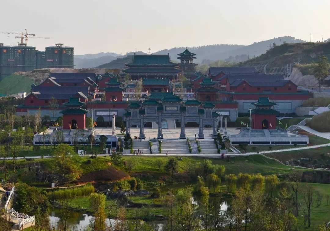 重温峥嵘岁月·传承红色精神