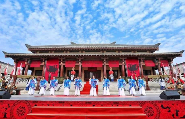 西安一旅游景区，仅运营两年就宣告破产，当地人：全都是“坑”