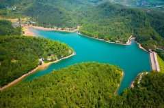 甘岭秋季旅游，赏枫叶与湖光山色的完美结合